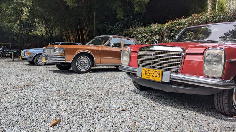 1974 Mercedes-Benz 250 in Medellín 4