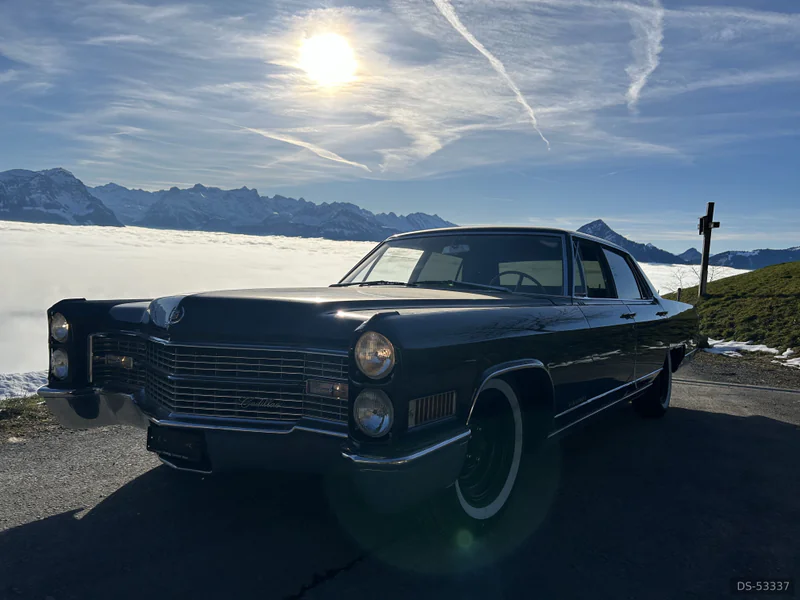 1966 Cadillac Fleetwood in Schwyz 4