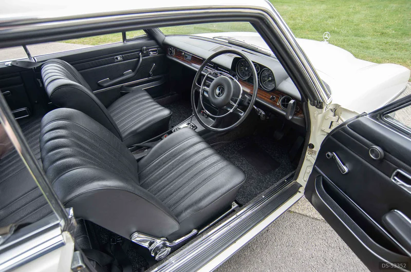 1970 Mercedes-Benz W114 250ce in Newbury 5