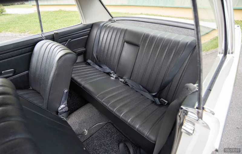 1970 Mercedes-Benz W114 250ce in Newbury 6