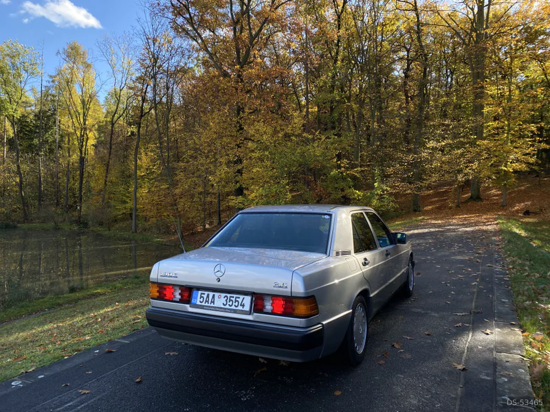 1985 Mercedes-Benz 190E in Praha 2
