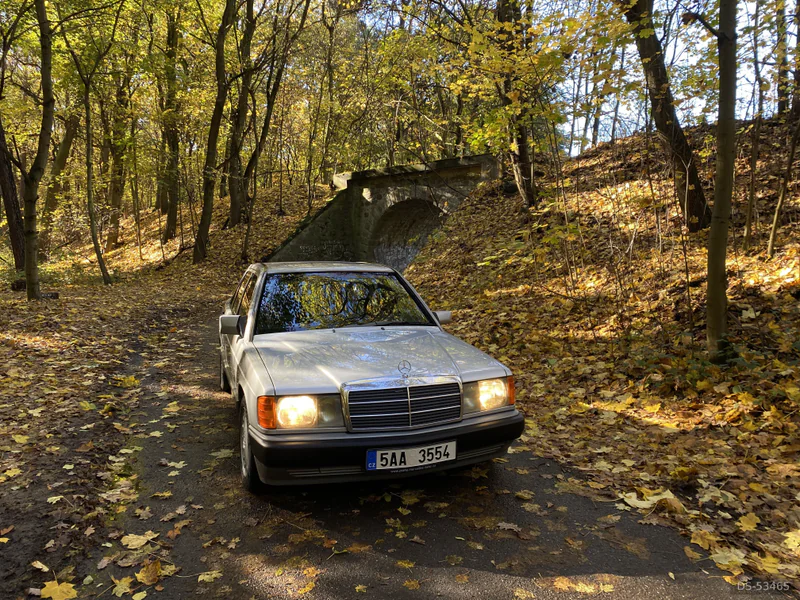 1985 Mercedes-Benz 190E in Praha 3