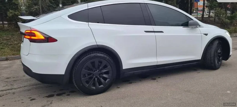 2017 Tesla P100d Performance in Praha 2