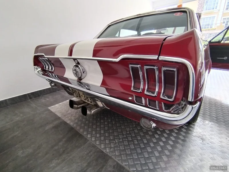 1967 Ford Mustang in Quito 3