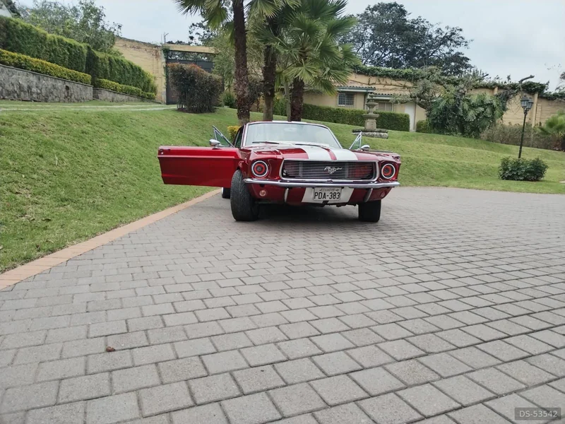 1967 Ford Mustang in Quito 5