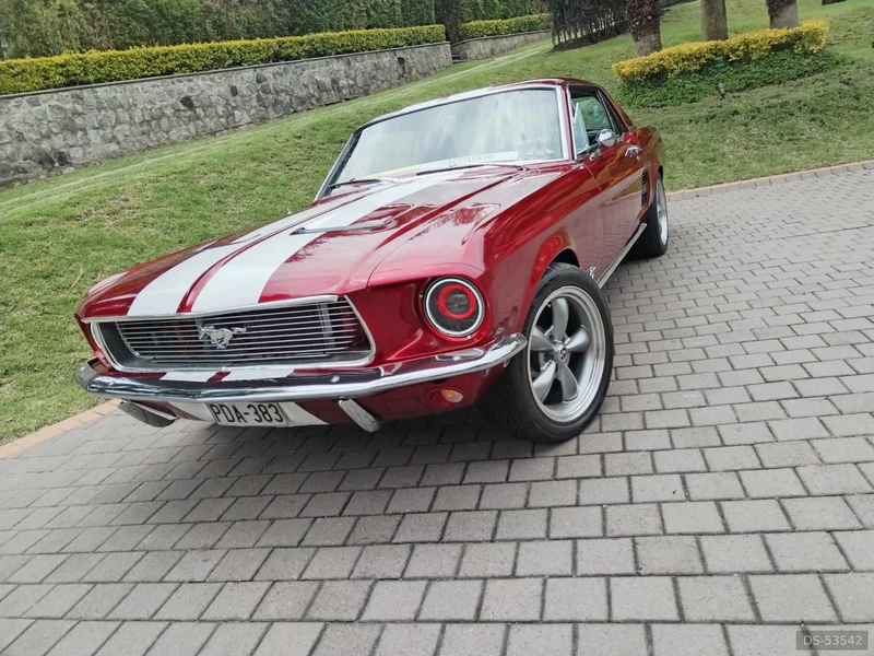 1967 Ford Mustang in Quito 2