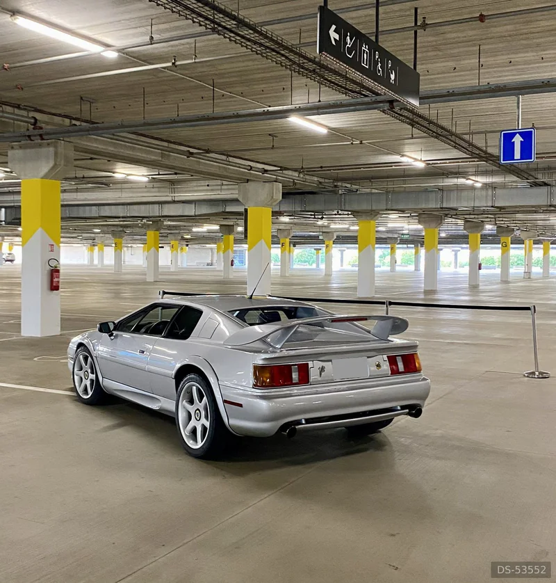 2000 Lotus Esprit V8 in Praha 2