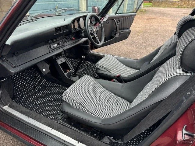 1983 Porsche 911 in London 4