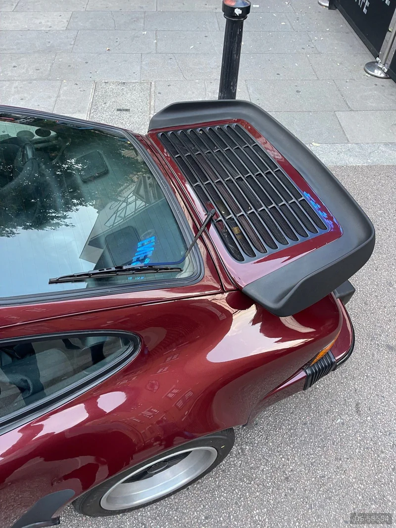 1983 Porsche 911 in London 6