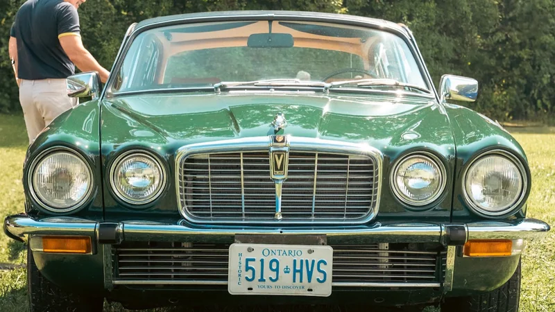 1975 Jaguar Xj12 in Hamilton 4