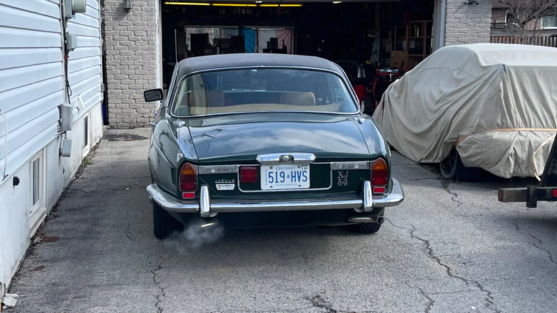 1975 Jaguar Xj12 in Hamilton 12