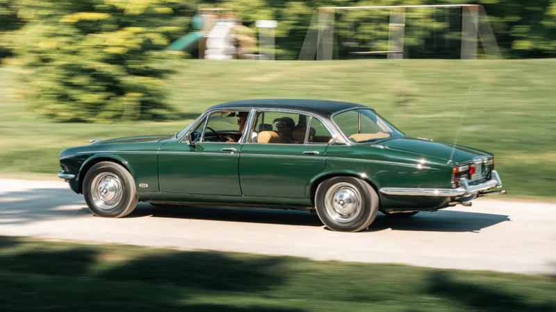 1975 Jaguar Xj12 in Hamilton 10