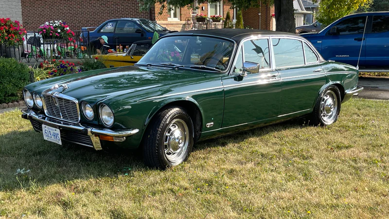 1975 Jaguar Xj12 in Hamilton 8