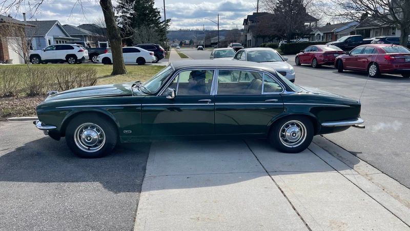 1975 Jaguar Xj12 in Hamilton 14