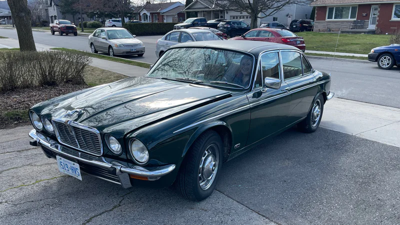 1975 Jaguar Xj12 in Hamilton 13