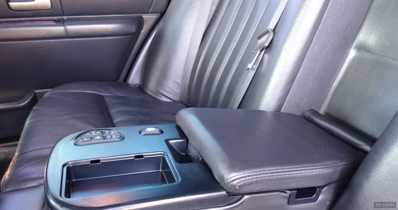 2008 Lincoln Town Car Executive L in Brindas 10