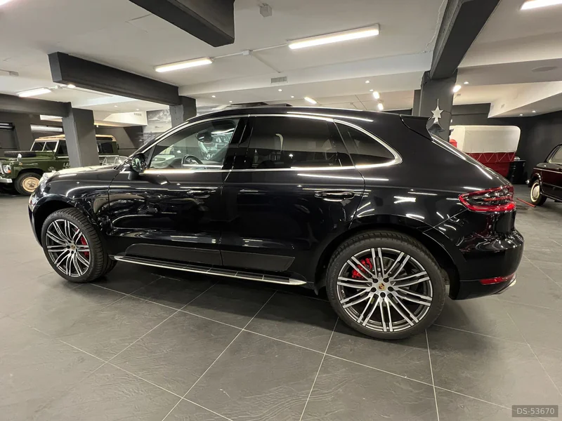 2018 Porsche Macan turbo in Roma 3