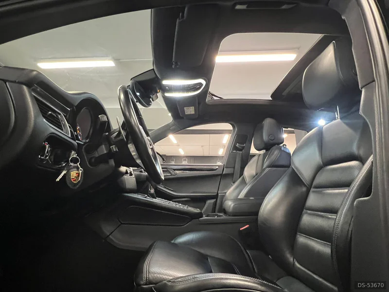 2018 Porsche Macan turbo in Roma 8