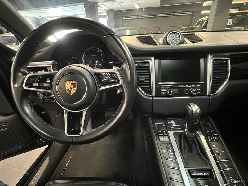 2018 Porsche Macan turbo in Roma 4