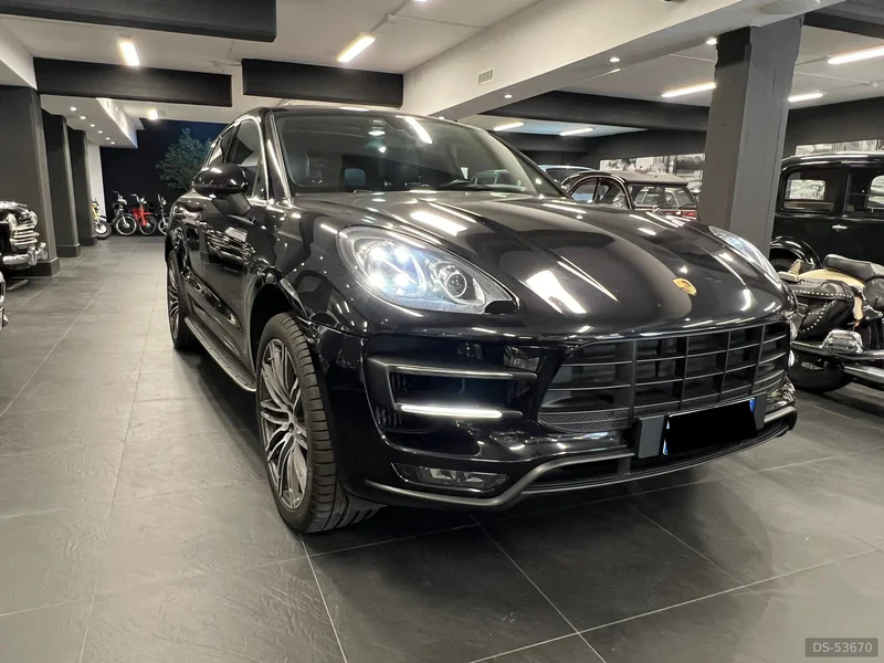 2018 Porsche Macan turbo in Roma