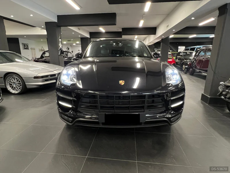 2018 Porsche Macan turbo in Roma 2