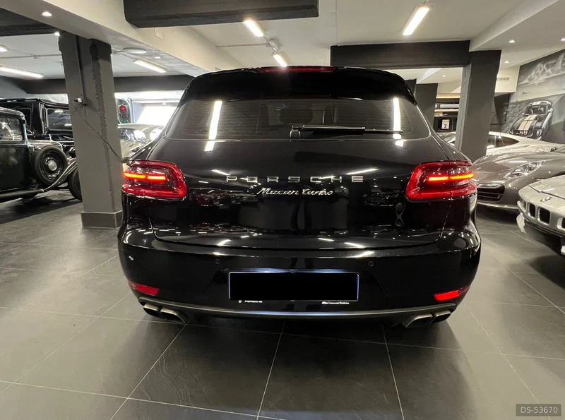2018 Porsche Macan turbo in Roma 9