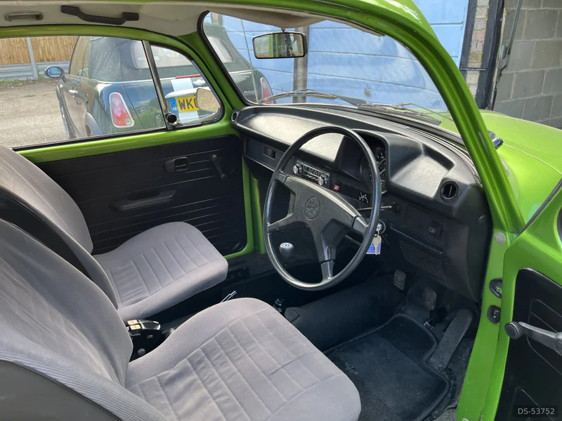 1975 Volkswagen Beetle 1303 in London 7