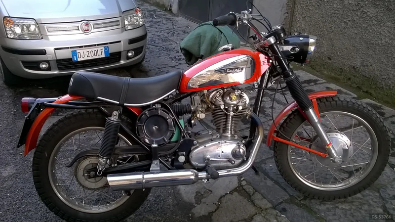 1971 Ducati Scrambler in Napoli 5