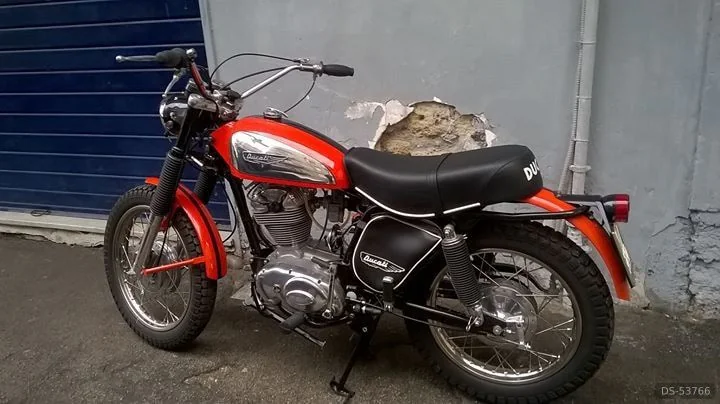 1971 Ducati Scrambler in Napoli 7
