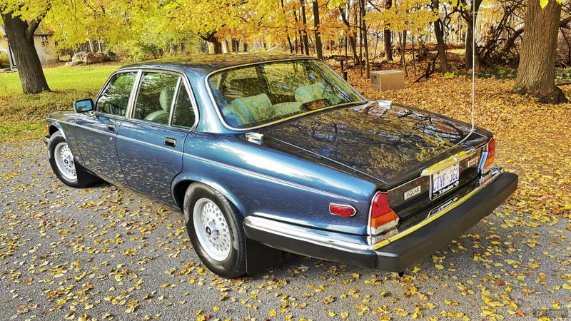 1987 Jaguar XJ6 Sovereign in Mississauga 7
