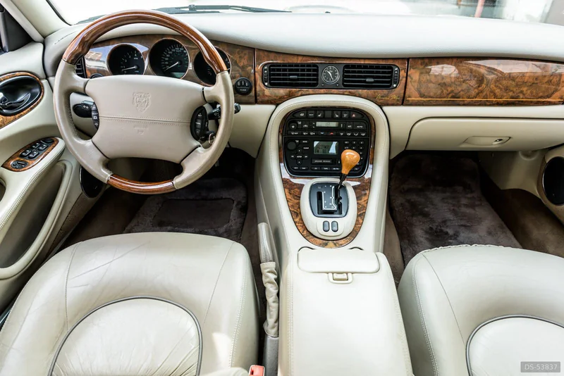 2001 Jaguar XJ Vanden Plas in Mississauga 9