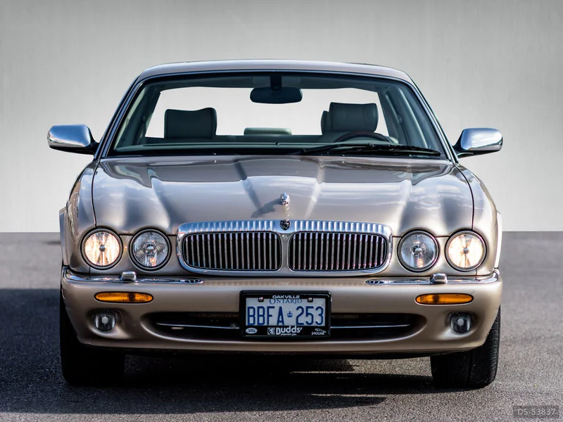 2001 Jaguar XJ Vanden Plas in Mississauga 2