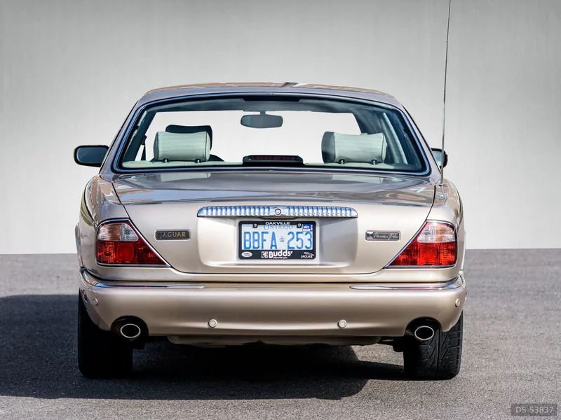 2001 Jaguar XJ Vanden Plas in Mississauga 3