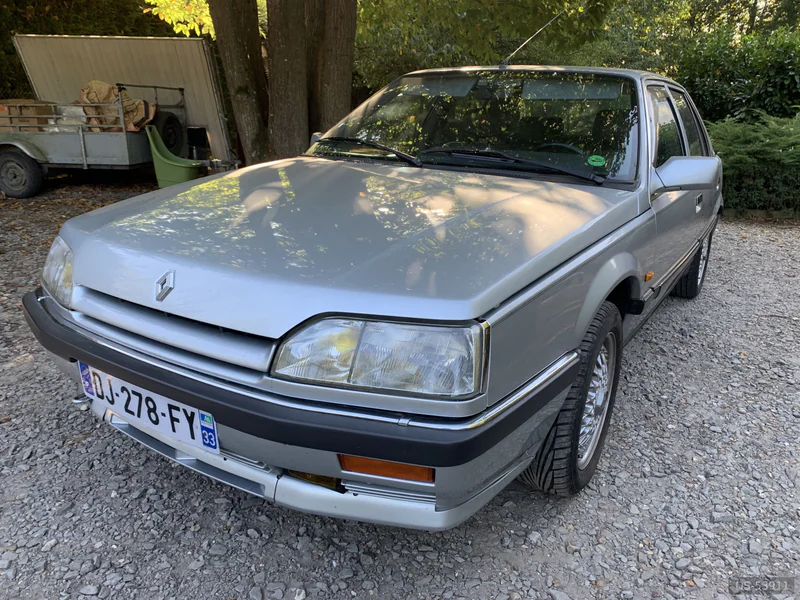 1990 Renault Alpine 25 V6 Turbo Baccara in Glisolles 2