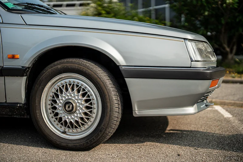 1990 Renault Alpine 25 V6 Turbo Baccara in Glisolles 4