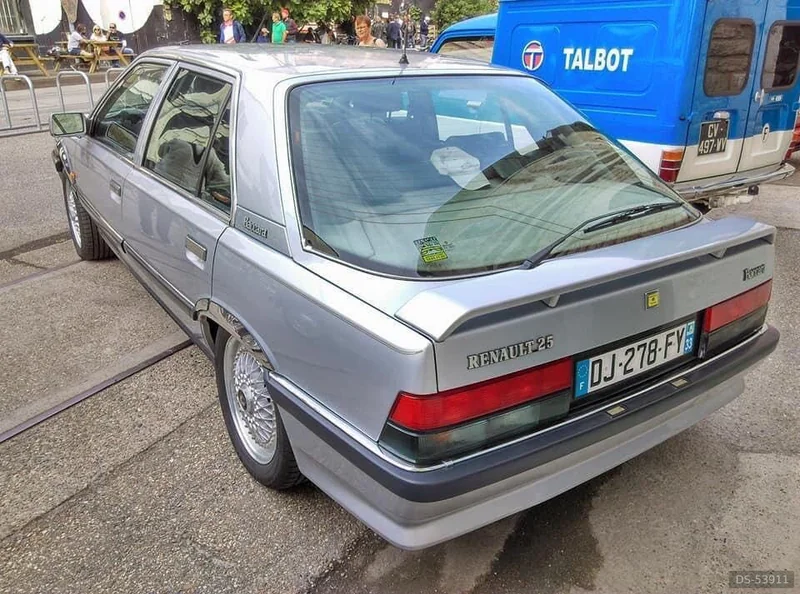 1990 Renault Alpine 25 V6 Turbo Baccara in Glisolles 9
