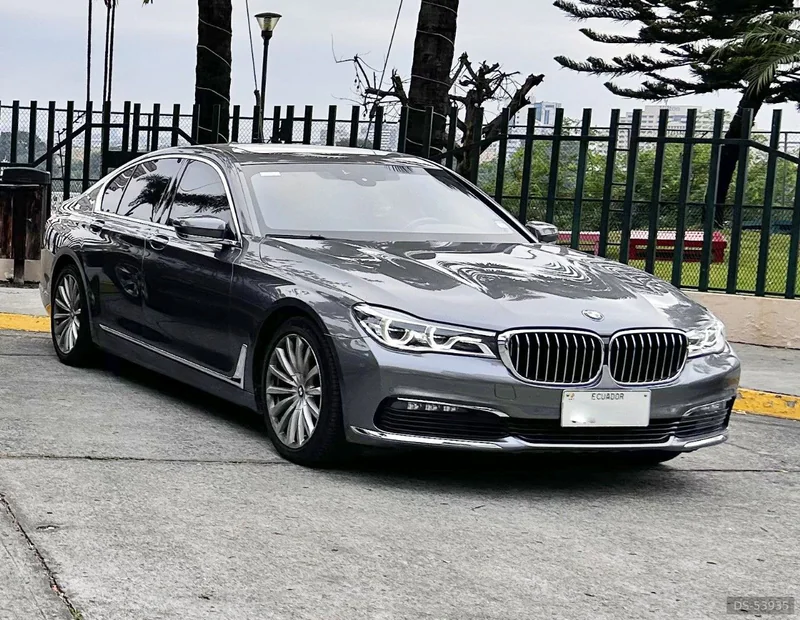 2020 BMW 740i in Guayaquil