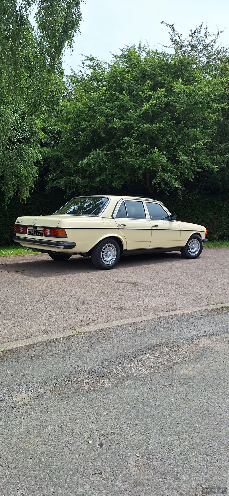 1983 Mercedes-Benz 230e in Hayes 2