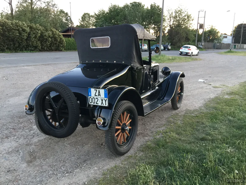 1924 Ford Model T Roadster in Macherio 5