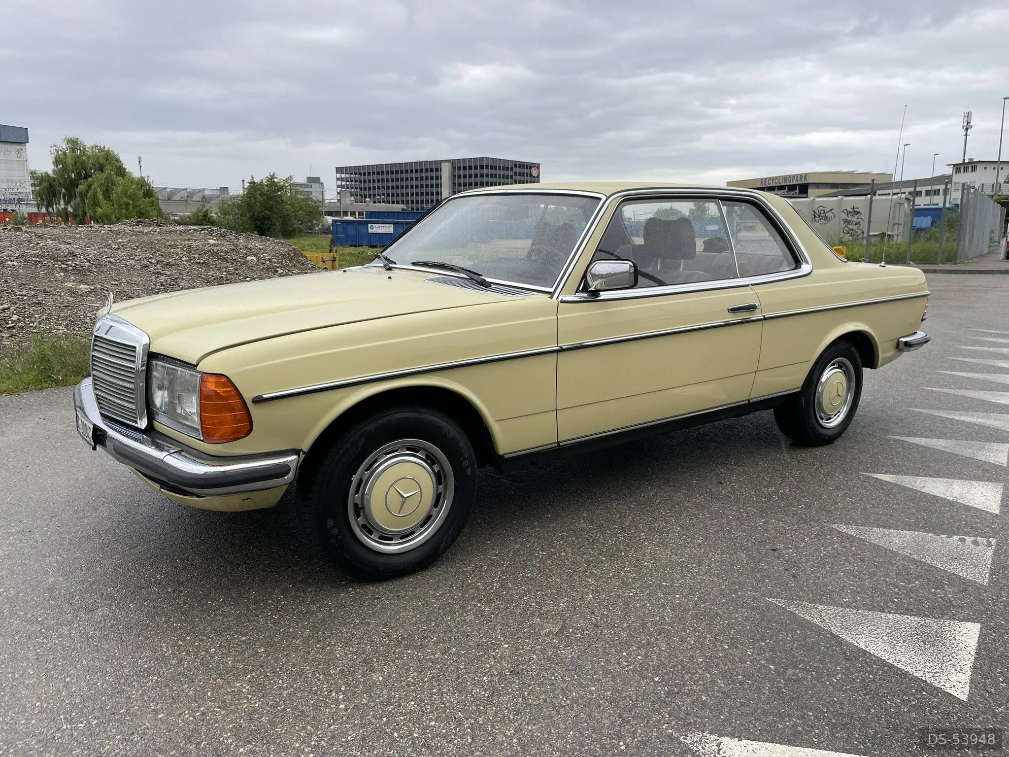 1977 Mercedes-Benz 230ce W123