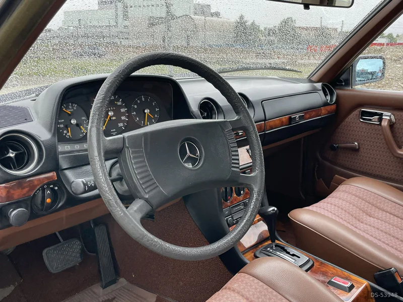 1977 Mercedes-Benz 230ce W123 in Basel 5