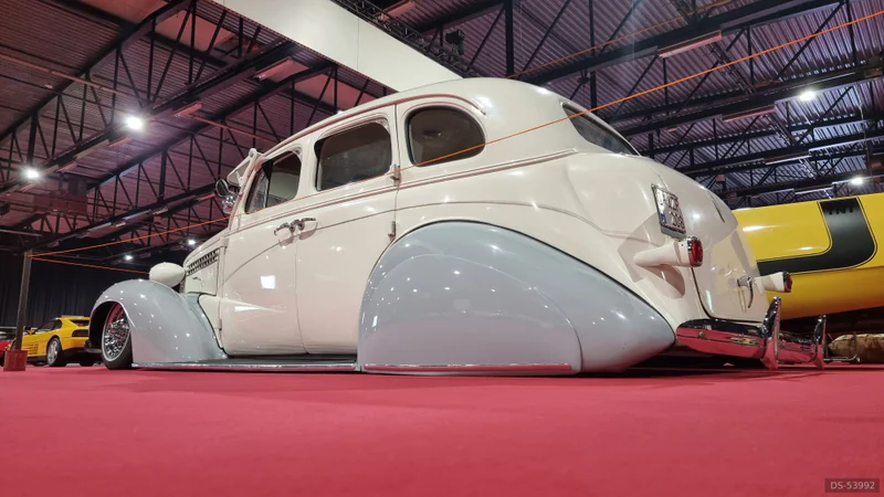 1938 Chevrolet Master Deluxe in Amay 3