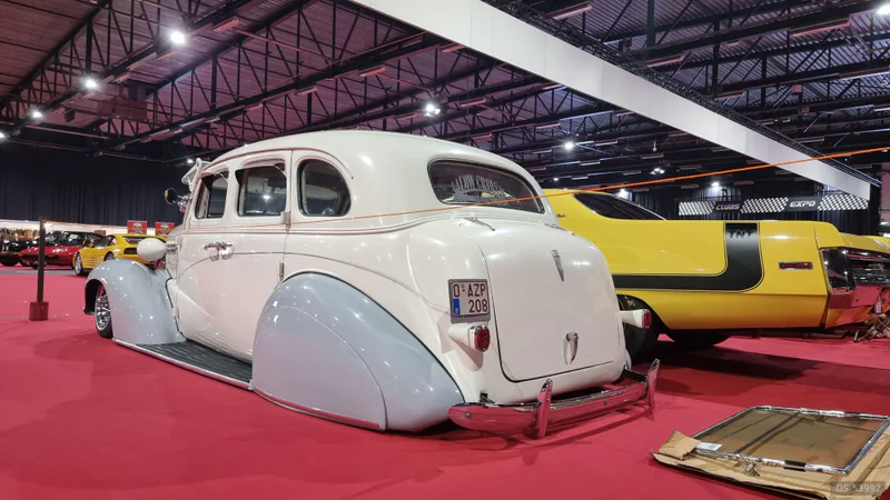 1938 Chevrolet Master Deluxe in Amay 4