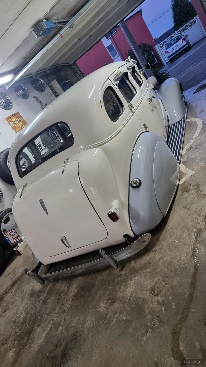 1938 Chevrolet Master Deluxe in Amay 6