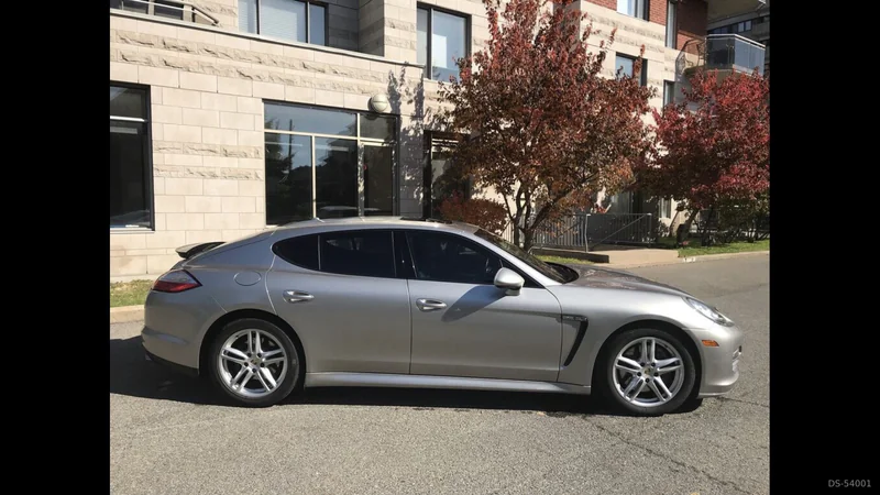 2011 Porsche Panamera in Montreal 2