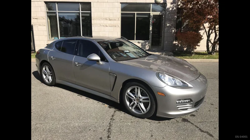 2011 Porsche Panamera in Montreal 3