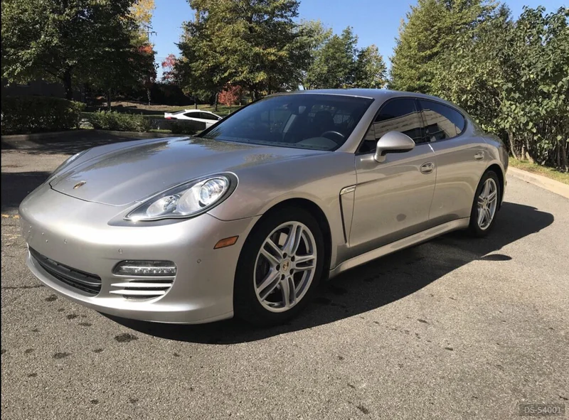 2011 Porsche Panamera in Montreal 1