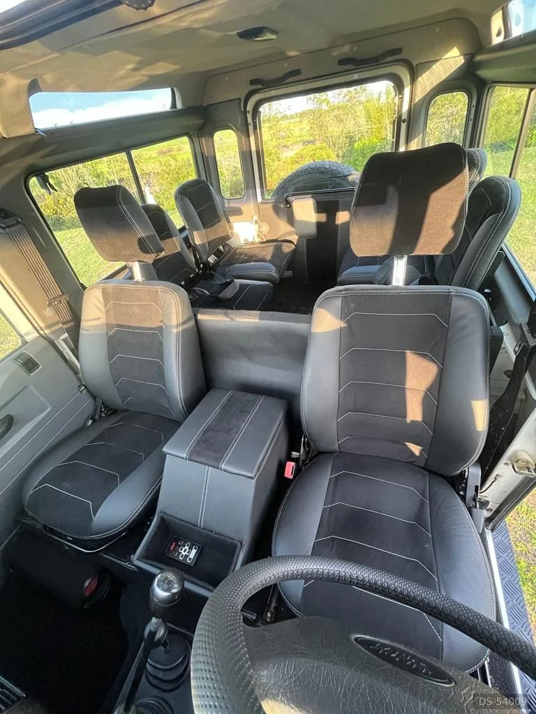1999 Land Rover Defender 90 in Pindamonhangaba 6