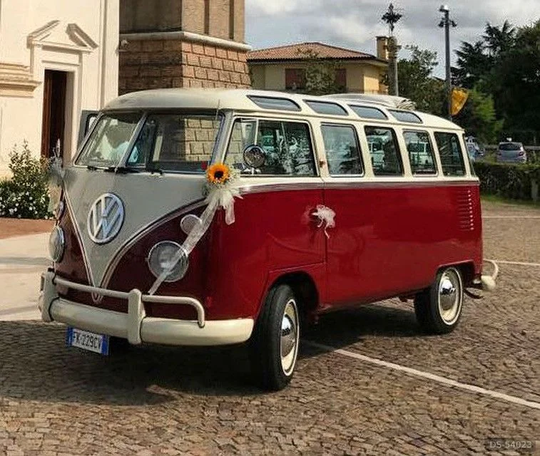 1962 Volkswagen T1 Samba in Roma 2
