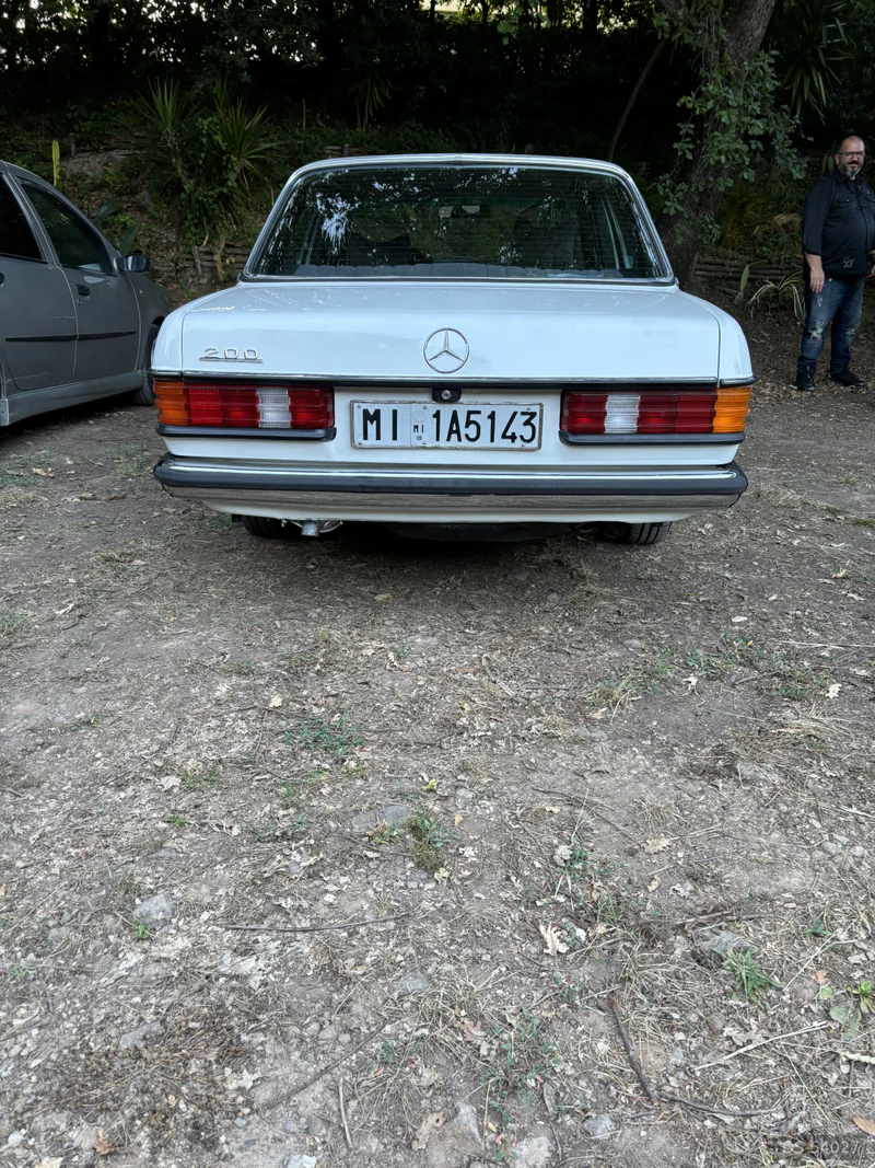 1977 Mercedes-Benz 200 W123 2.0 in Milano 6